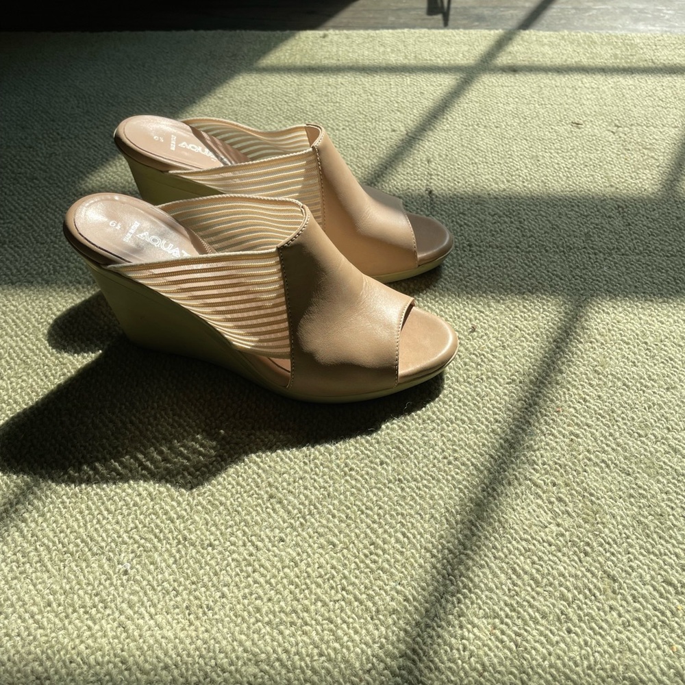 Aquatalia Taupe and Cream Open-Toe Mules